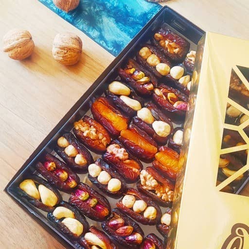تصویر 4 از خرما پیارم با مغز گردو با طعم طبیعی و ارزش غذایی بالا، مناسب مصرف روزانه